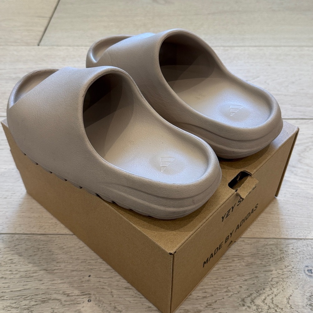 Adidas Yeezy Slide in Pure | Mens 7 Womens 8 | 2021 Re-Release - Picture 5 of 14